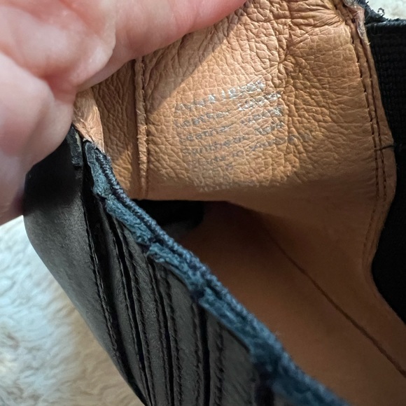 Madewell The Ainsley Chelsea Boot
J8295 leather size 6 - Picture 13 of 15